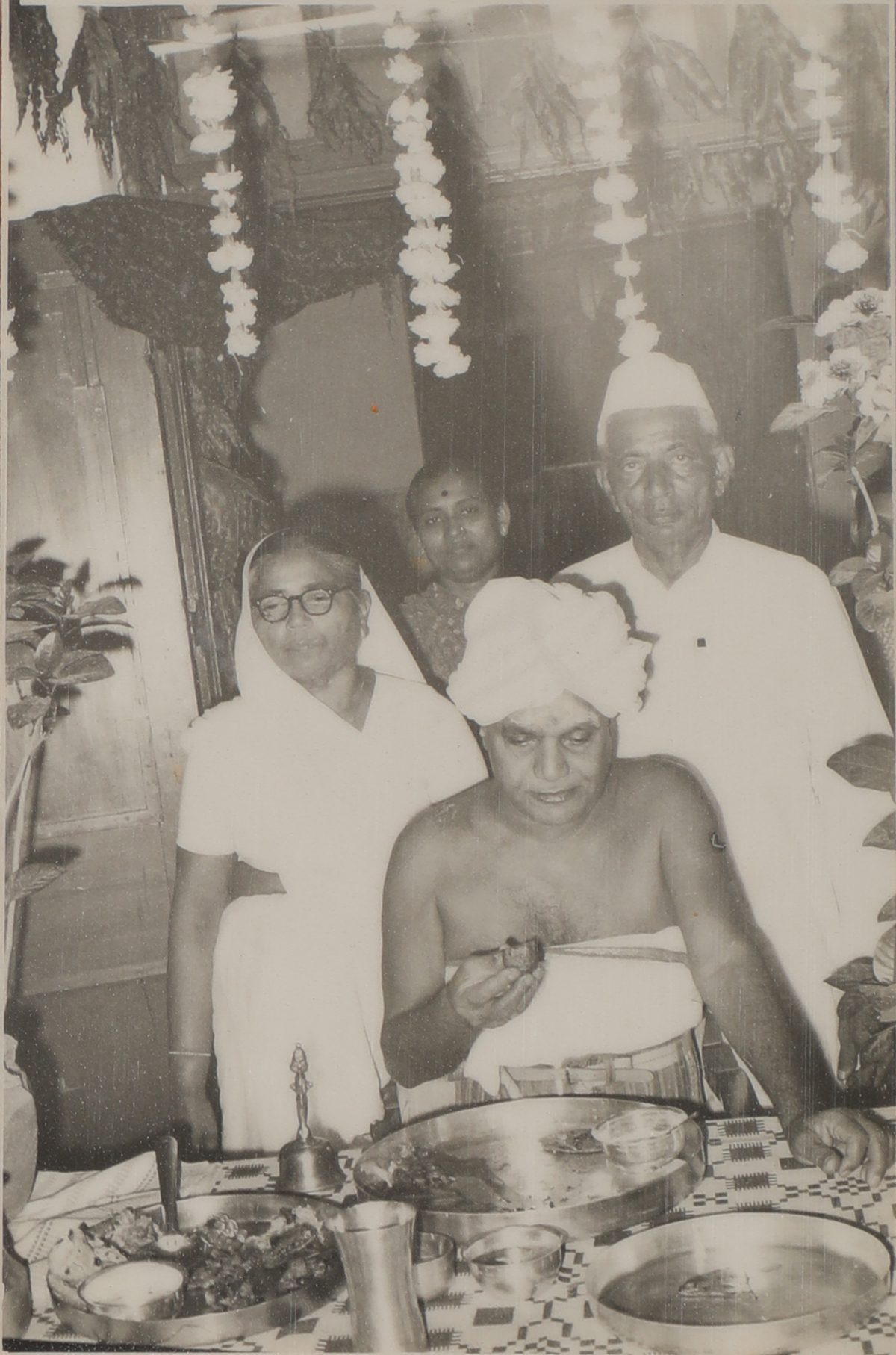 0229 Pujya Shree Mota with swajan